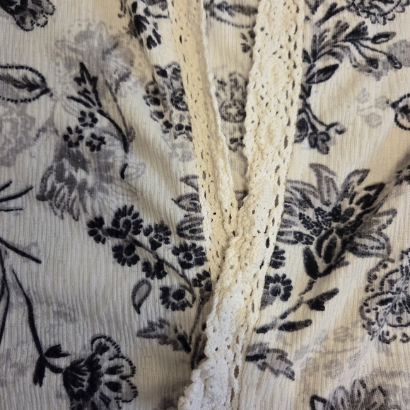 Maurices White Floral Lace-Trim Open Cardigan - Picture 4 of 7